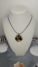 Load image into Gallery viewer, Seashell necklaces