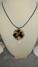 Load image into Gallery viewer, Seashell necklaces
