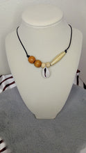 Load image into Gallery viewer, Seashell necklaces
