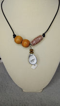 Load image into Gallery viewer, Seashell necklaces
