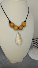 Load image into Gallery viewer, Seashell necklaces
